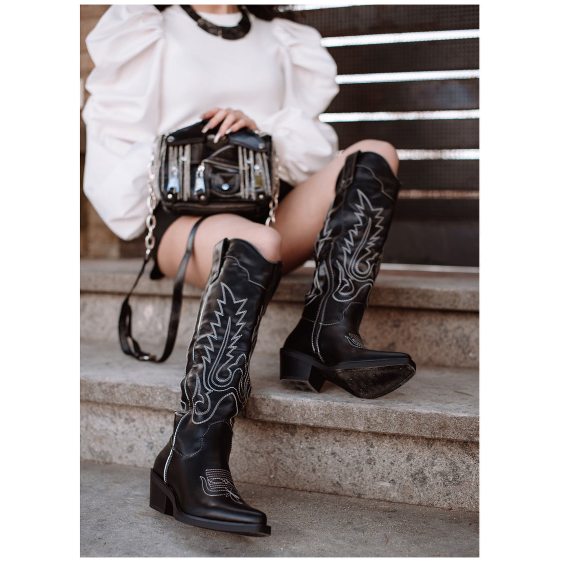 Stivale alto ricamato - R.a. Boutique 