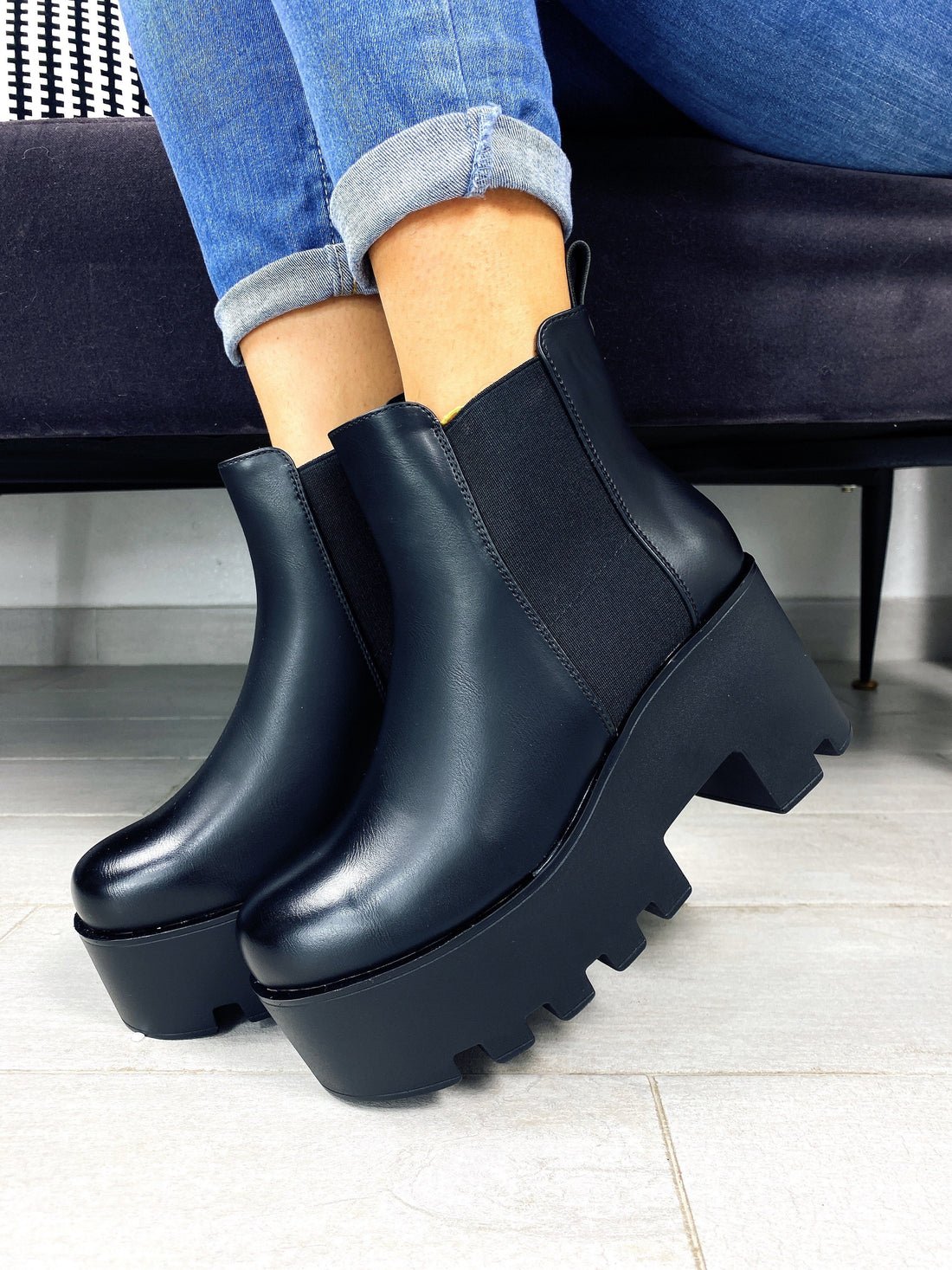 Stivaletti con tacco neri - R.a. Boutique 