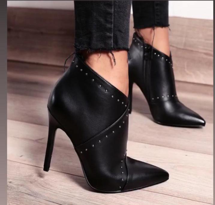 Stivaletto con mini borchiette - R.a. Boutique 