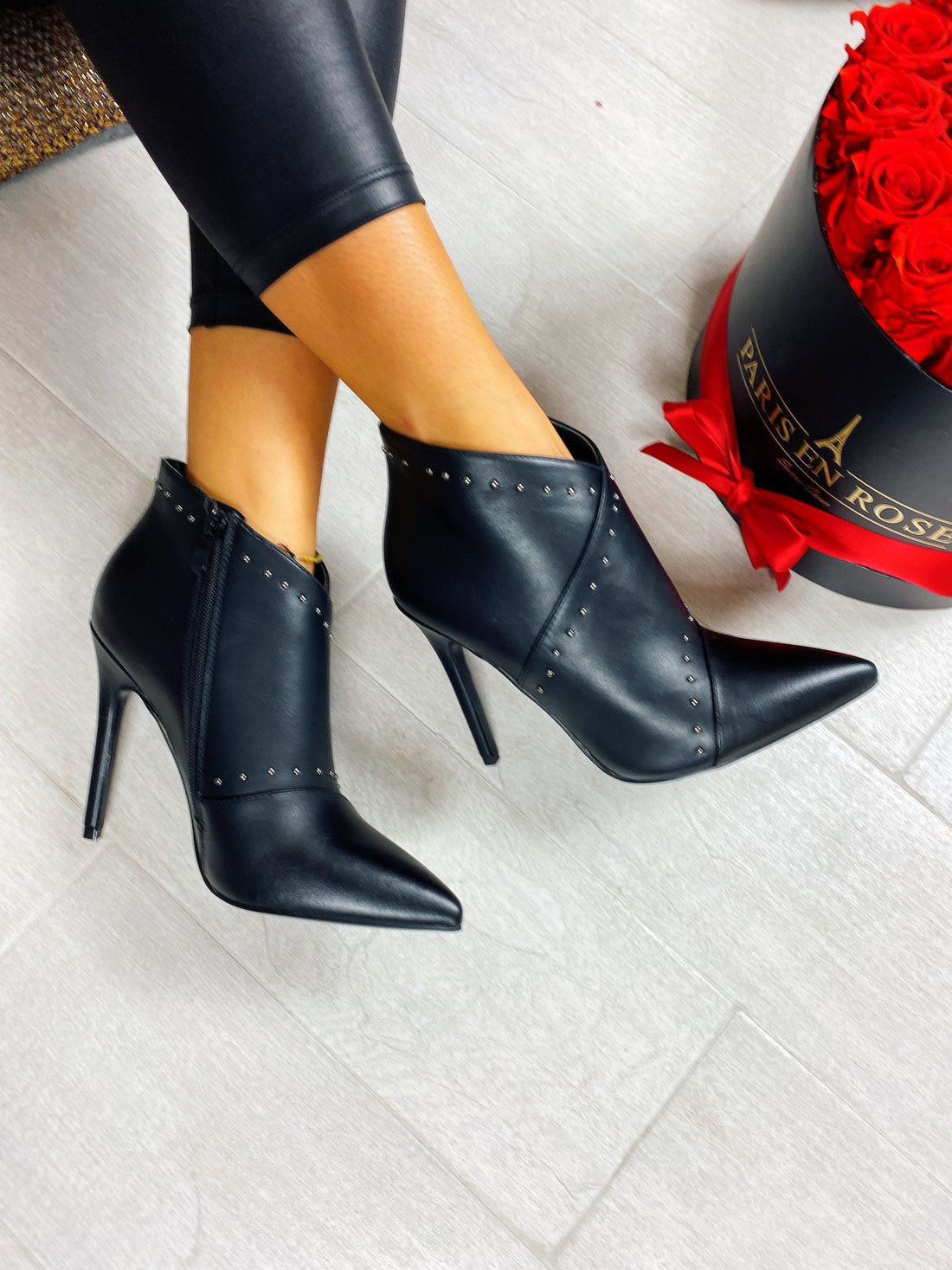 Stivaletto con mini borchiette - R.a. Boutique 